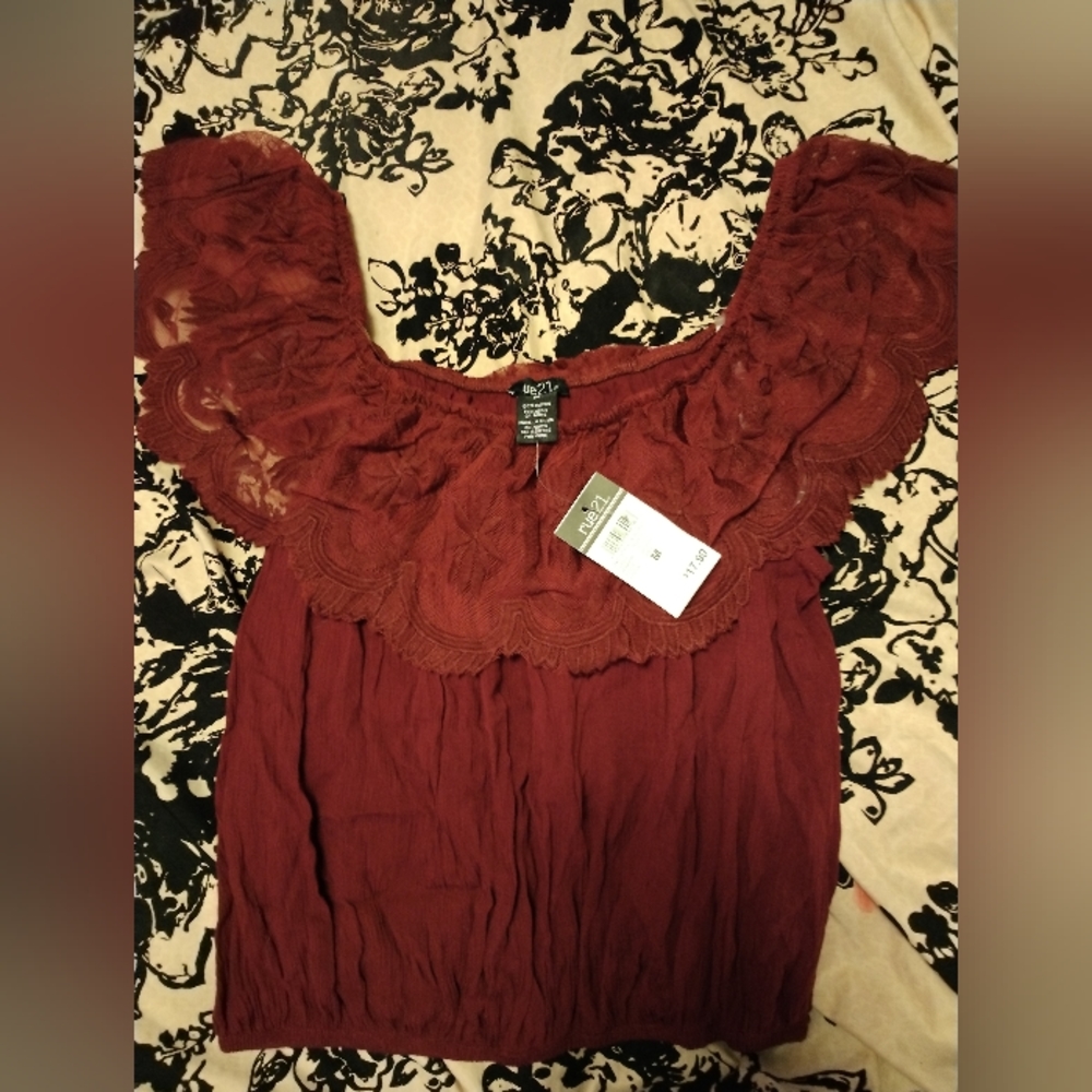 Rue 21 women's size medium maroon crop top